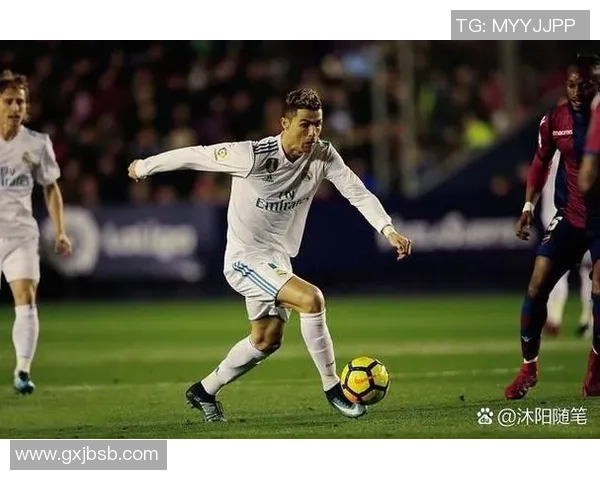 足球明星绘画展现C罗球衣魅力与艺术结合的精彩瞬间